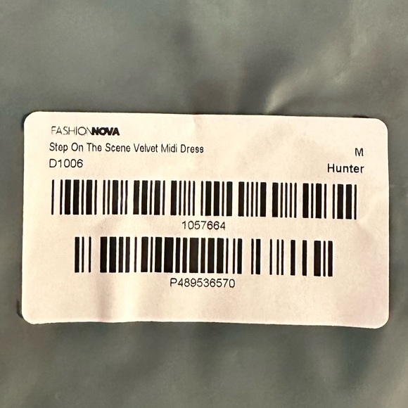 โผ๏ธ SOLD โผ๏ธ๐ Fashion Nova Step On The Scene Velvet Midi Dress - Hunter - NWT ๐ - Picture 5 of 7